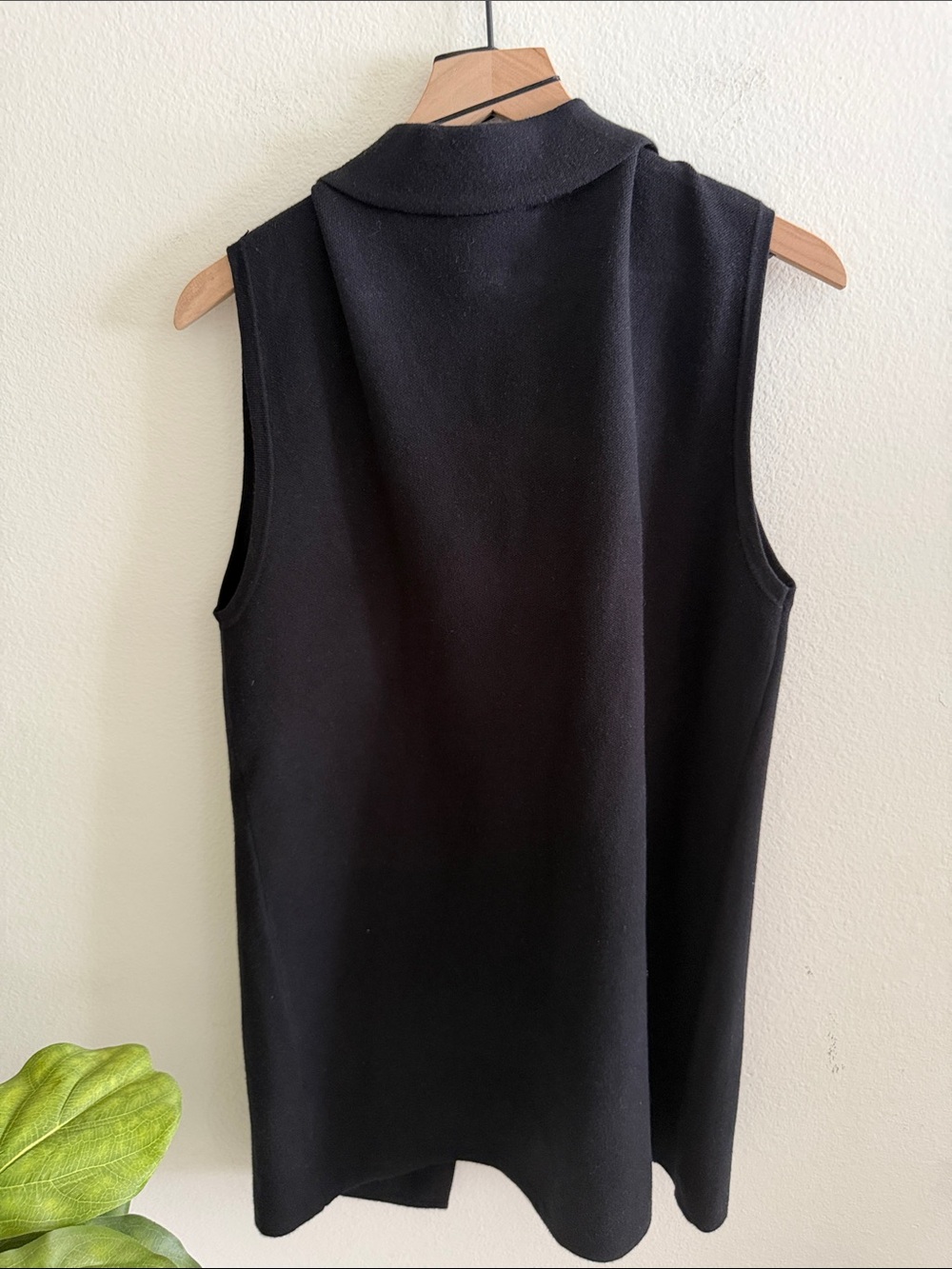 Sioni Black Double-Breasted Sleeveless Blazer Vest - Picture 4 of 5